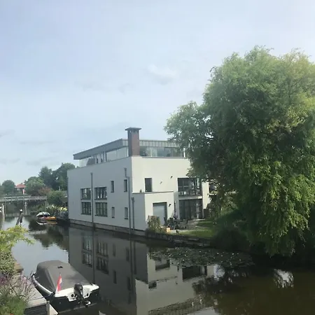 Hotel apartamentowy Above And Beyond - Luxe Met Sauna En Stoomdouche 4*