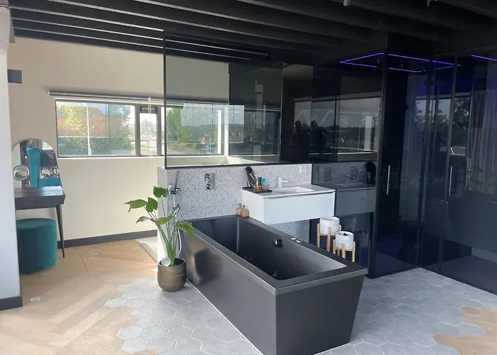 Aparthotel Above And Beyond - Luxe Met Sauna En Stoomdouche Zaandam