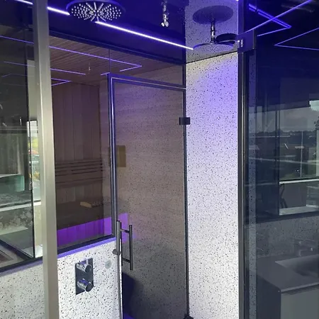 Above And Beyond - Luxe Met Sauna En Stoomdouche 4*